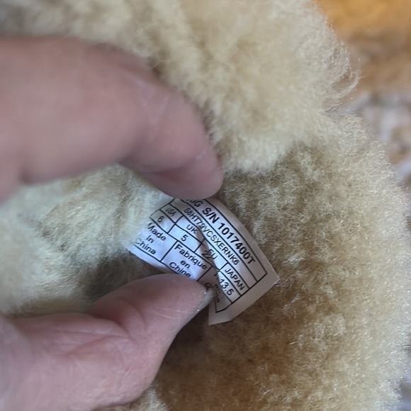 Baby fur ugg boots - Picture 2 of 3